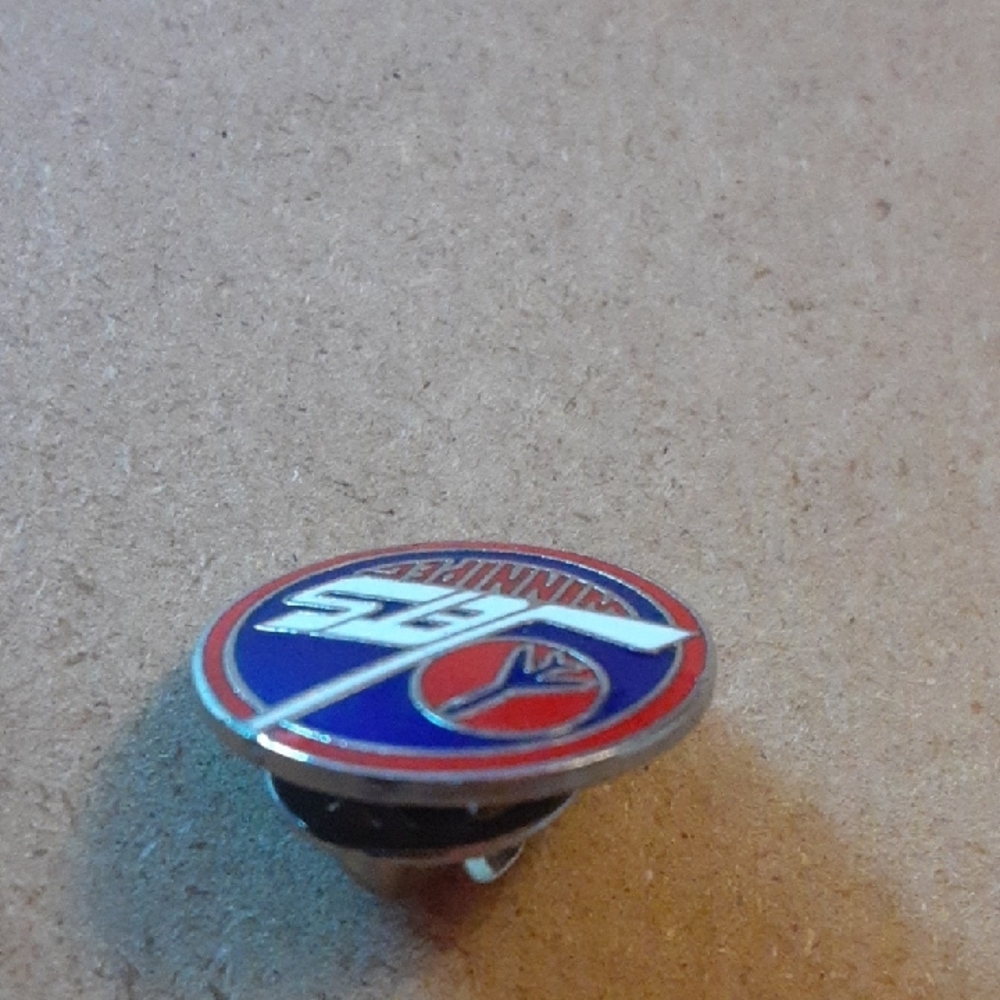 Vintage Winnipeg Jets Team Logo Pin - Picture 3 of 6